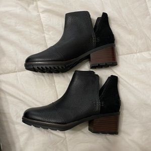 Sorrel Cate Cut Out booties. 6.5 NWT. Black. New in box!!!